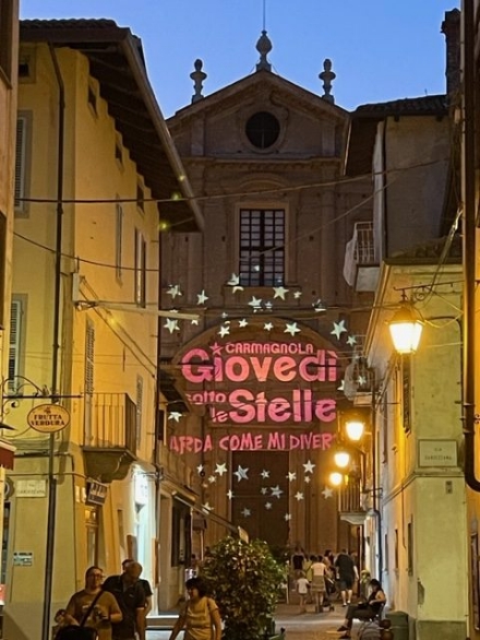 CARMAGNOLA - Inizia la famosa kermesse estiva 'Giovedì sotto le stelle'