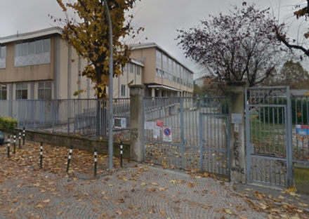 ORBASSANO - La scuola Pavese «Green» con l'impianto di illuminazione a led