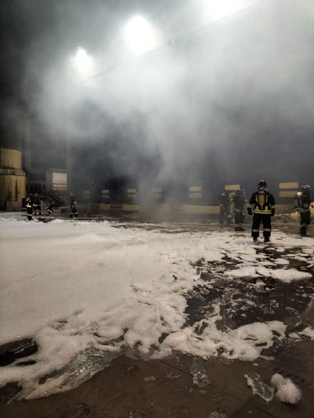 ORBASSANO - Incendio alla Greenthesis: a fuoco una vasca di rifiuti organici