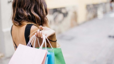 COMMERCIO - I saldi invernali nei negozi partiranno dal 7 gennaio e dureranno otto settimane