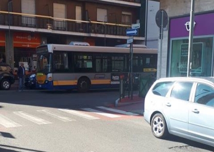 NICHELINO - Sosta selvaggia: pullman per Torino bloccato. Automobilista incassa multa di 1250 euro
