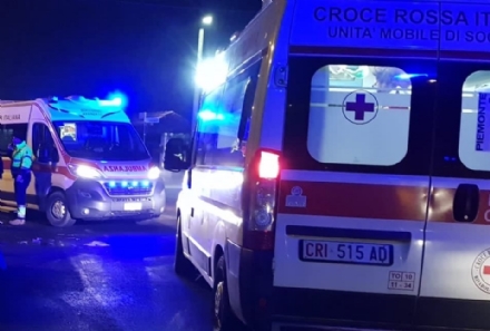 DRAMMA A CARIGNANO - Prende a martellate la moglie poi, credendola morta, si butta dal balcone di casa