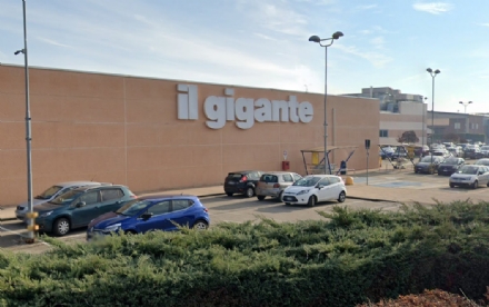 LA LOGGIA - Incidente mortale sul lavoro al Gigante: autista schiacciato dal camion mentre scarica la merce