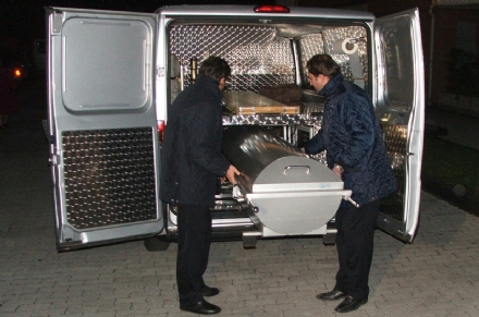 CAMBIANO - Operaio trovato morto in azienda: incidente sul lavoro?