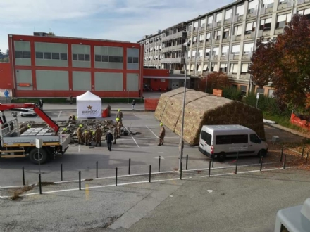 ORBASSANO - Allarme covid, l'Esercito potenzia l'ospedale con una tensostruttura esterna