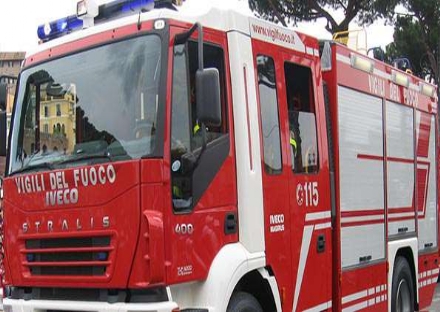 MONCALIERI - Principio di incendio in un'azienda che tratta rifiuti