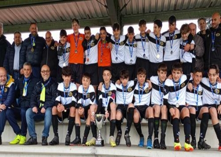RIVALTA - Gli invincibili giovanissimi della squadra Tetti Francesi vincono il campionato imbattuti
