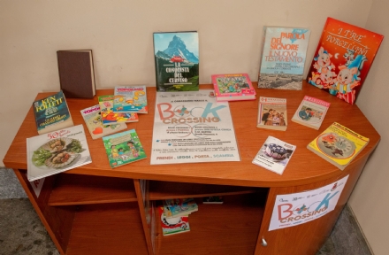 ORBASSANO - Bookcrossing sotto i portici di piazza Umberto I