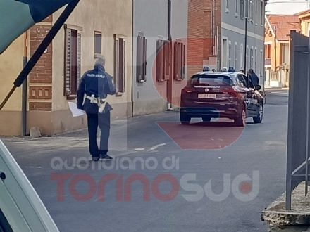 VINOVO - Tentano di truffare una pensionata e poi speronano l'auto dei carabinieri - FOTO