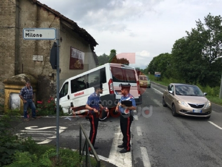 PIOSSASCO - Scuolabus va a sbattere contro un muro: due bambini feriti - FOTO