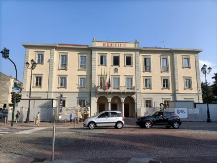 NICHELINO - Mascherina all'aperto durante le manifestazioni Natalizie