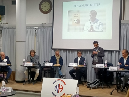 NICHELINO - Alberico 'Chicco' Evani al centro Grosa per presentare il suo libro