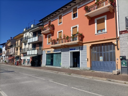 CARIGNANO - Tentano l'assalto al bancomat ma i residenti li fanno fuggire tirandogli addosso vasi di fiori