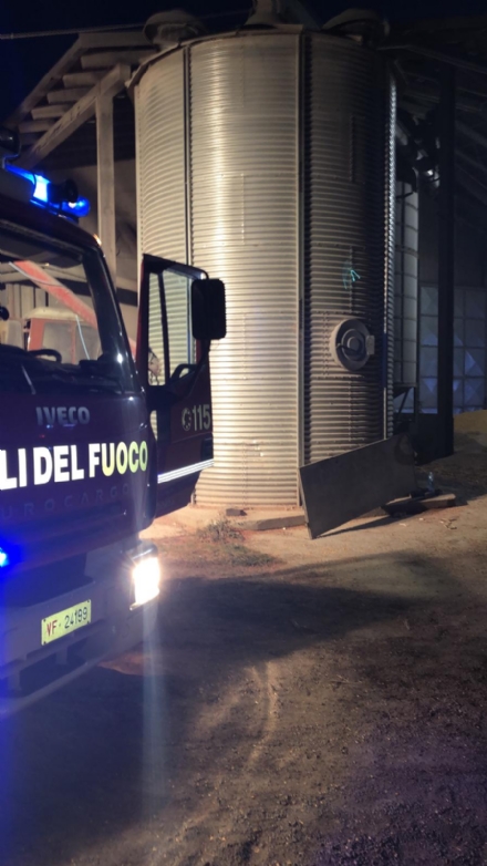 CARMAGNOLA - Incendio in azienda a Tetti Grandi: a fuoco essiccatore per mais