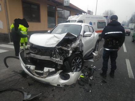 NICHELINO - Incidente in via XXV Aprile: due feriti e caos sulla strada