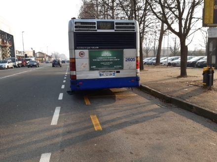 NICHELINO - Prima aggredisce verbalmente l'autista Gtt e poi urina sul pullman: denunciato