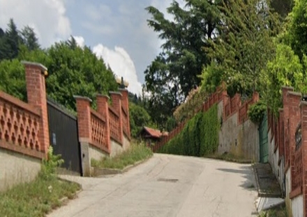 MONCALIERI - Aiuola a fuoco in strada Santa Brigida, momenti di apprensione in collina