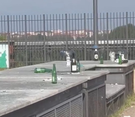 MONCALIERI - Piazzale Aldo Moro nuovamente trasformato in una discarica