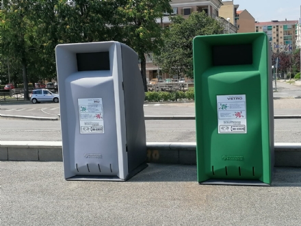 ORBASSANO - Contro la maleducazione ecco i nuovi bidoni della differenziata in piazza Della Pace
