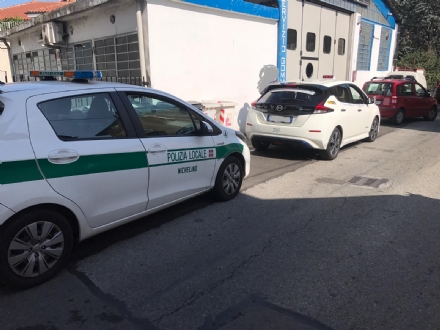 NICHELINO - Investe in taxi una donna mentre fa retromarcia