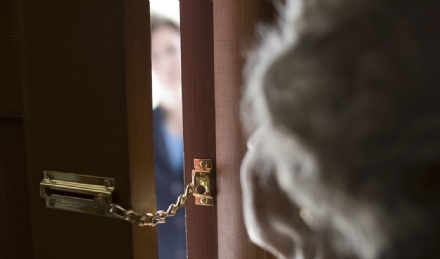 ORBASSANO - Finti carabinieri in azione: truffato un pensionato con la scusa di un controllo dell'alloggio