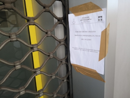 NICHELINO - Violazioni e irregolarità: chiuso un bar di via XXV Aprile
