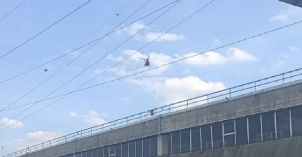 TROFARELLO - Fuori pericolo l'operaio travolto da uno scaffale alla Caredio