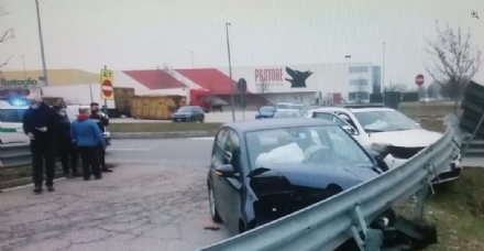 RIVALTA - Ancora incidenti all'imbocco della tangenziale, nonostante la nuova rotonda