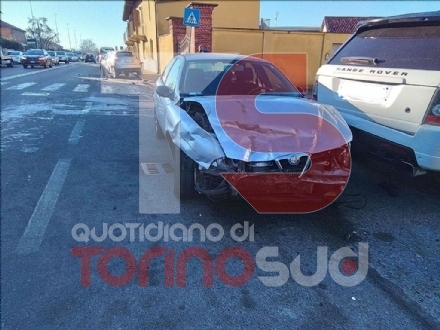 MONCALIERI - Incidente in strada Carignano: quattro veicoli coinvolti e due feriti