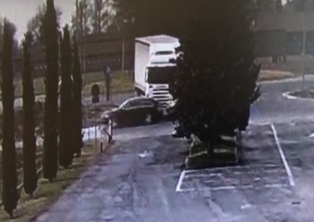 CANDIOLO - Scontro tir-auto vicino al cimitero: un ferito