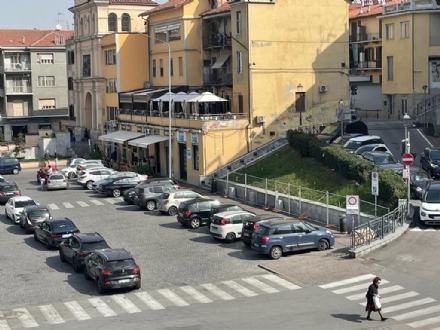 MONCALIERI - Accattonaggio molesto e bivacchi in centro: scatta l'ordinanza