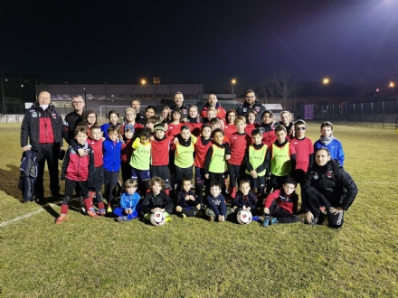 CARMAGNOLA - I giovani del Salsasio allenati per un giorno dal responsabile del Genoa - FOTO