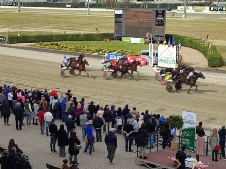 VINOVO - Con il Gran Premio Costa Azzurra all'ippodromo comincia la primavera dei grandi eventi
