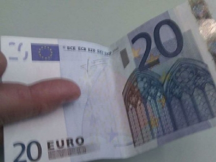NICHELINO - Allarme dei negozianti per il truffatore delle 20 euro