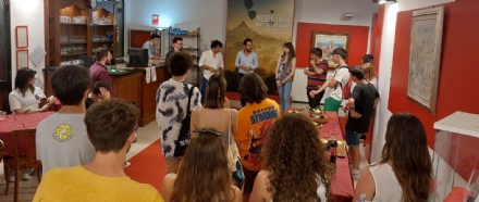 MONCALIERI - Un'aula studio serale per gli studenti che devono preparare gli esami