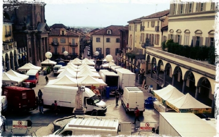 MONCALIERI - Da domani il mercato del venerdì dice addio a piazza Vittorio Emanuele