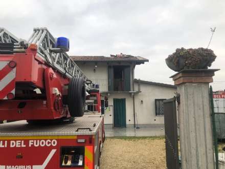 CARMAGNOLA - Paura per un incendio in un'abitazione di Vallongo