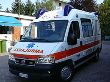 RIVALTA - Prima chiama il 118 poi dà di matto e devono intervenire i carabinieri