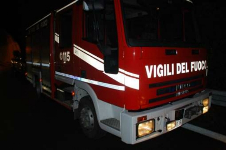 BEINASCO - Ancora petardi esplosi in piena cittadina e i vigili del fuoco devono intervenire