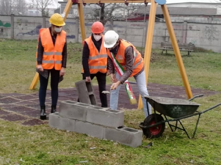 NICHELINO - Posata la prima pietra della nuova sede del comitato Juvarra
