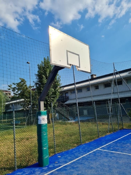 BEINASCO - Vandali di nuovo in azione: colpito il campetto in via delle Lose