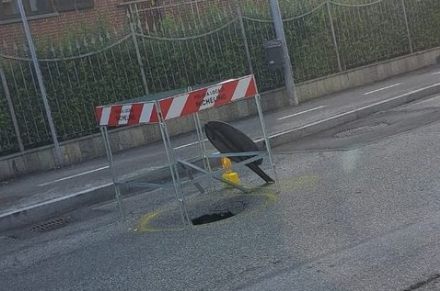 NICHELINO - Fioccano i cedimenti stradali, ultimo caso in via Stupinigi