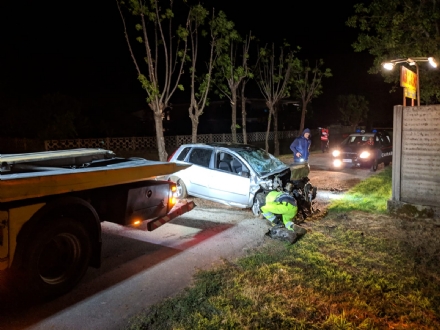 TRAGEDIA A PIOSSASCO - Muore a soli 27 anni ribaltandosi con l'auto lungo la provinciale - FOTO