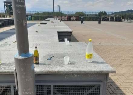 MONCALIERI - Tornano vandali e disturbi della quiete in piazzale Aldo Moro e i residenti denunciano ai carabinieri