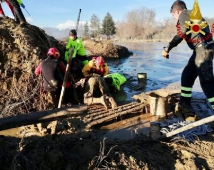 ORBASSANO - Finisce nel laghetto di una cava mentre torna a casa