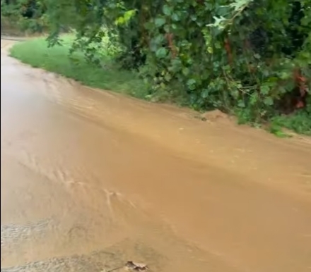 MALTEMPO - In collina strade come fiumi e piccoli allagamenti