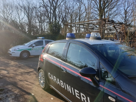 BEINASCO - Blitz dei carabinieri nel nuovo campo rom abusivo di Borgaretto