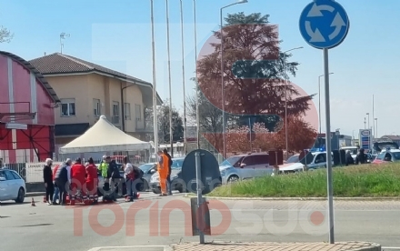 MONCALIERI - Incidente in corso Savona: motociclista in ospedale