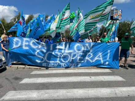 MONCALIERI - Nuovo sciopero dei dipendenti Decathlon