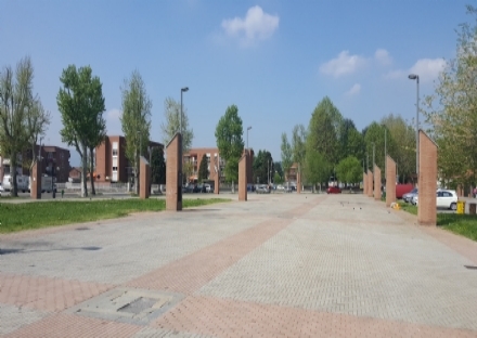 RIVALTA - In piazza Gerbidi una copertura di pannelli fotovoltaici
